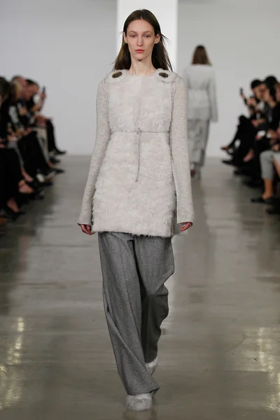 Look 12